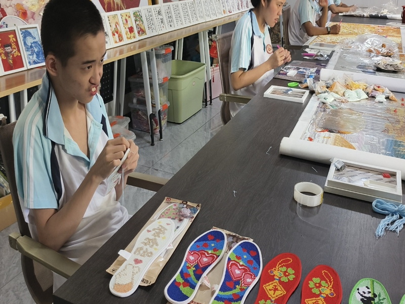 秋日暖阳照心扉爱心接力润无声——莒县爱星志愿者协会第五次走进启德培智